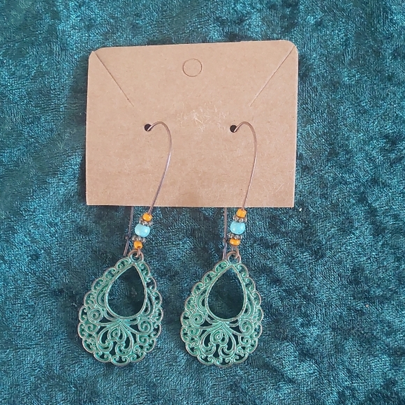 Elegant Green Filigree Earrings - Picture 1 of 1
